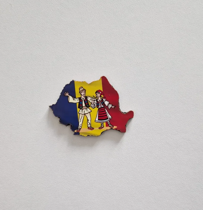 Magnet de frigider "Dans romanesc"